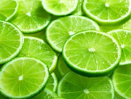 Chà xát chanh giúp trị á sừng hiệu quả