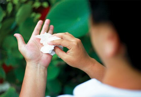 mẹo dân gian chữa mồ hôi tay