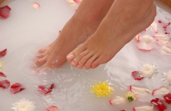 cách trị nứt gót chân
